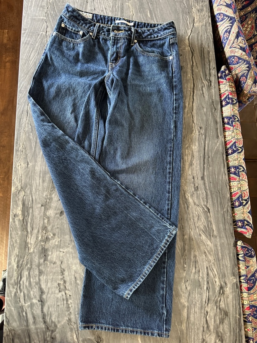 Levi's Low Loose Women's Dark Blue Jeans  Size 28 with 30” Inseam - Picture 7 of 7